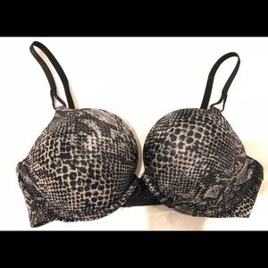 Victoria’s Secret size 34C bra